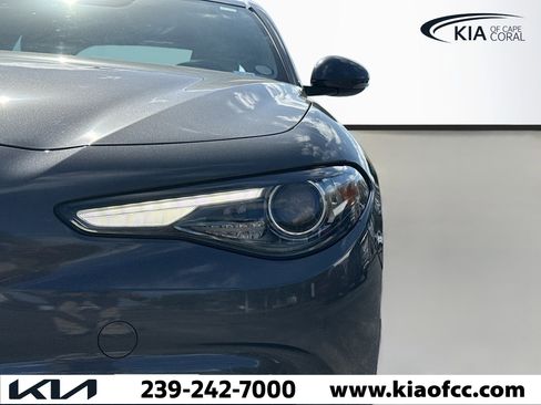 Used 2023 Alfa Romeo Giulia AWD w/ Quick Order Package 22X Lusso image 9