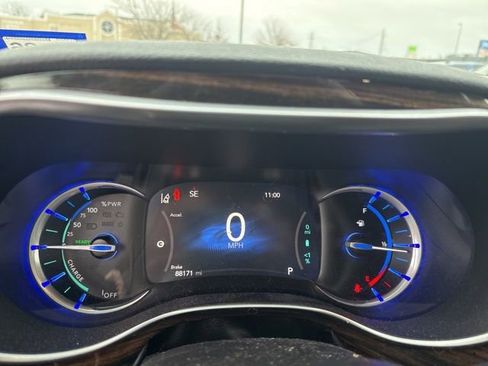 Used 2021 Chrysler Pacifica Pinnacle image 16