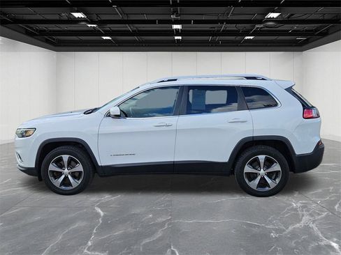 Used 2019 Jeep Cherokee Limited image 2