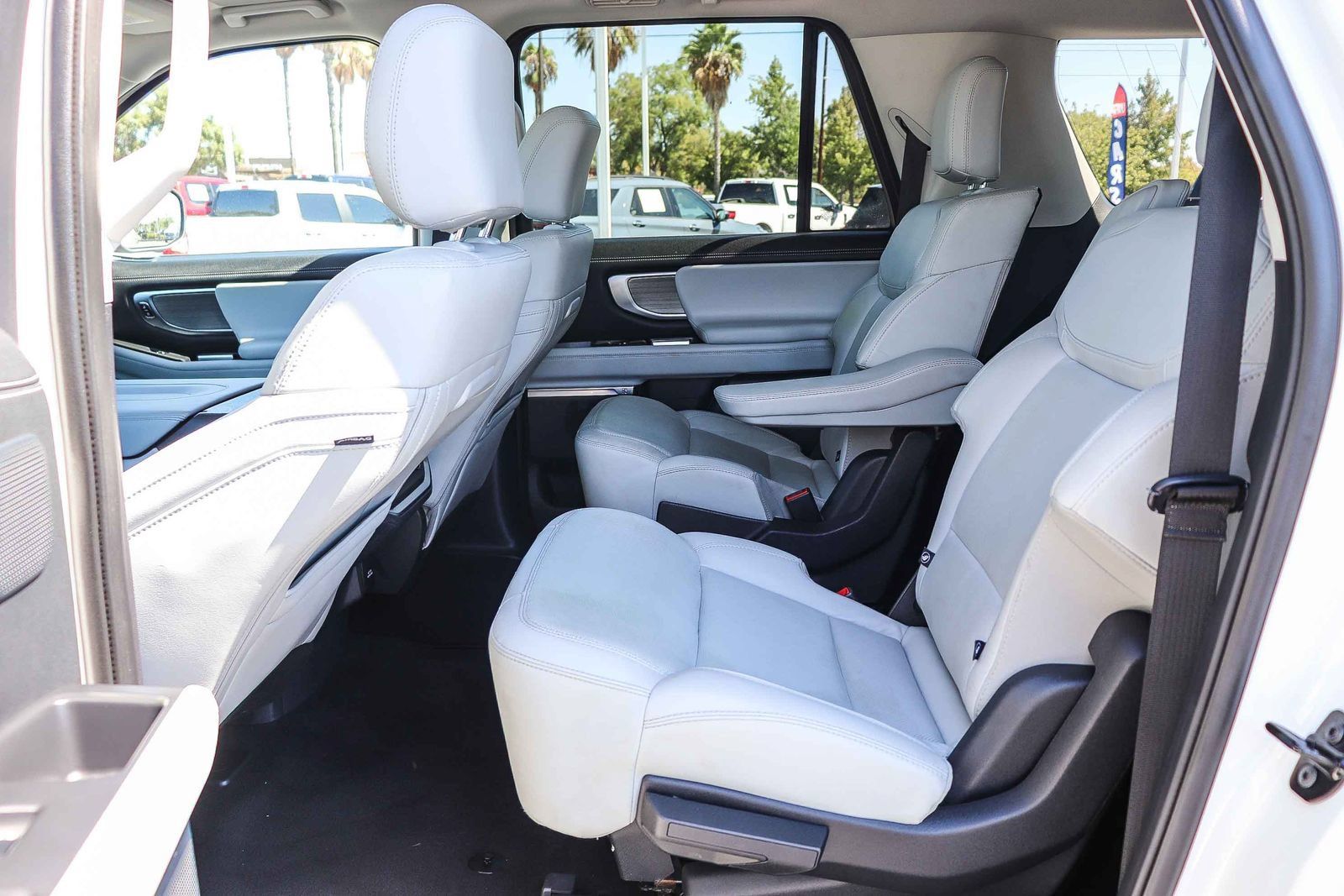 Certified 2025 Ford Expedition Max Platinum w/ Driver's Package AWD/4WD image 16