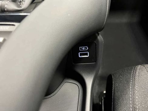 Certified 2025 Honda HR-V LX image 19