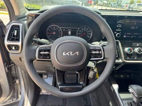 Used 2023 Kia Sorento LX FWD image 27
