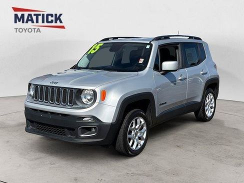 Used 2015 Jeep Renegade Latitude AWD/4WD image 3