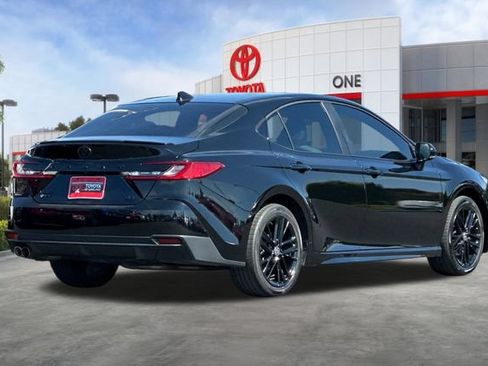Used 2025 Toyota Camry SE AWD/4WD image 4