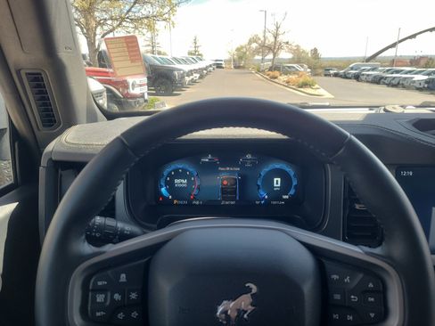 Used 2025 Ford Bronco Badlands image 10