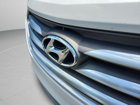 Used 2018 Hyundai Santa Fe Sport FWD image 29