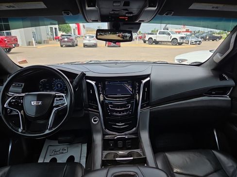 Used 2017 Cadillac Escalade Platinum AWD/4WD image 30