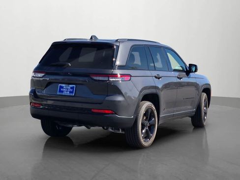 New 2025 Jeep Grand Cherokee Altitude image 6