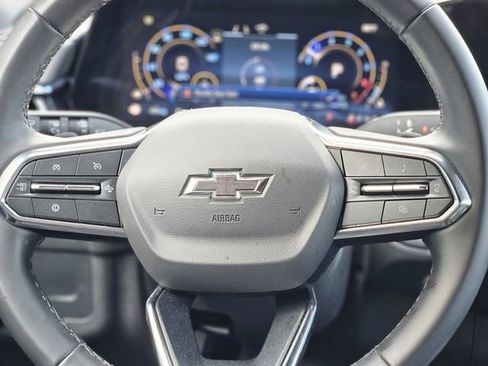 Used 2025 Chevrolet Suburban Z71 image 16