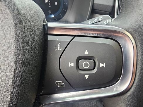 Certified 2025 Volvo XC40 B5 Ultra w/ Climate Package image 22