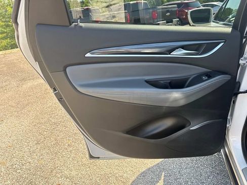 Used 2019 Buick Enclave Premium AWD/4WD image 16