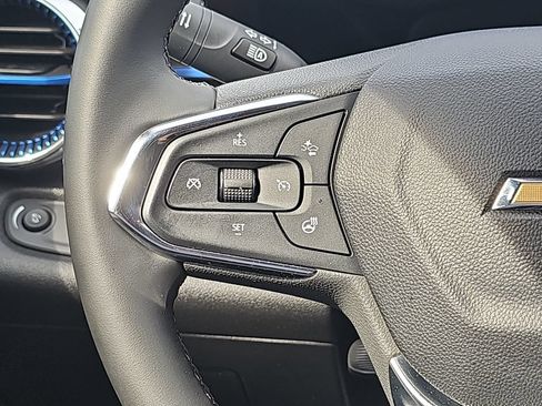 Used 2025 Chevrolet Trax LT w/ LT Convenience Package FWD image 16