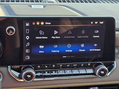 Used 2025 Chevrolet Colorado ZR2 w/ Technology Package AWD/4WD image 16