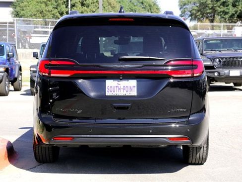 New 2026 Chrysler Pacifica Limited image 6