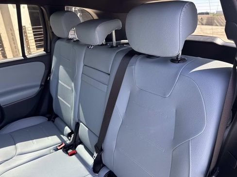 New 2026 Mercedes-Benz GLB 250 image 6