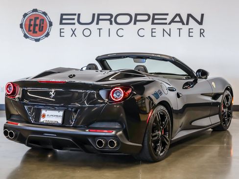 Used 2020 Ferrari Portofino RWD image 13
