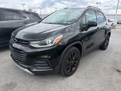 Used 2021 Chevrolet Trax LT w/ Redline Edition image 3