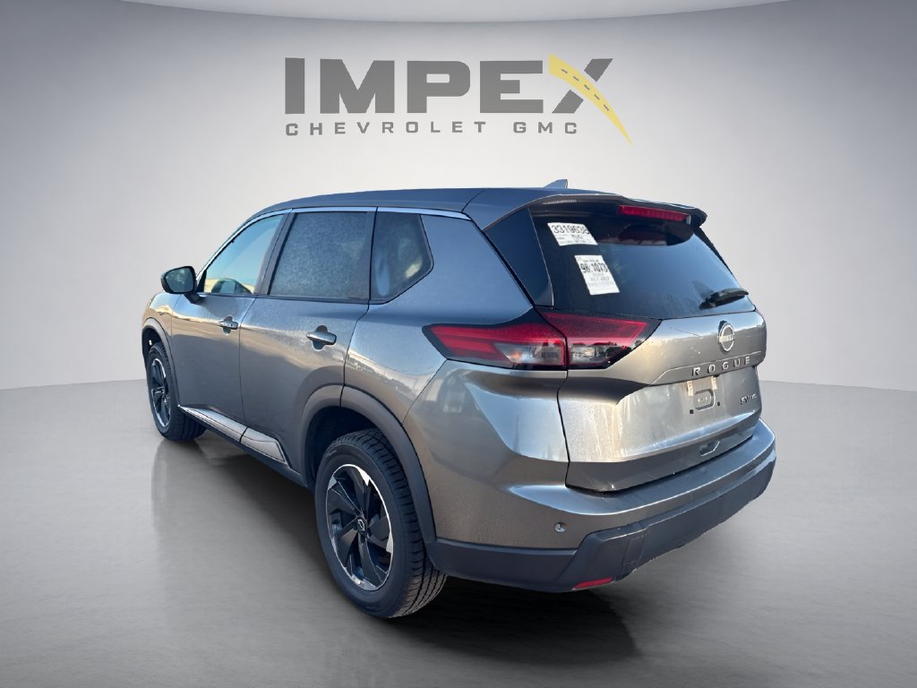 Used 2024 Nissan Rogue SV AWD/4WD image 3