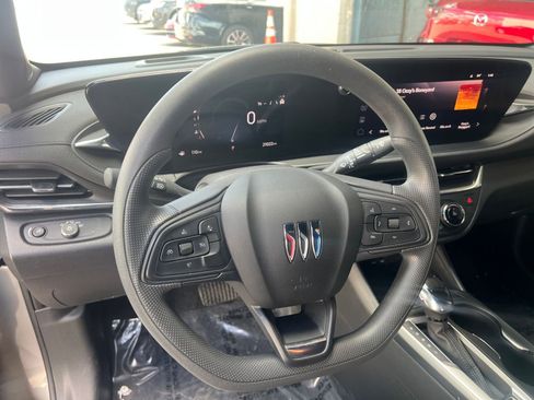 Used 2025 Buick Envista Preferred FWD image 28