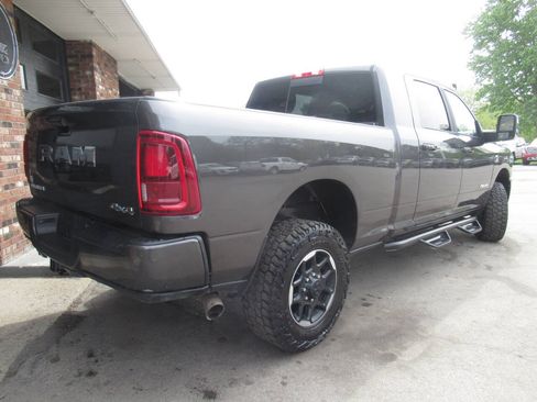 Used 2025 RAM 2500 Laramie AWD/4WD image 12