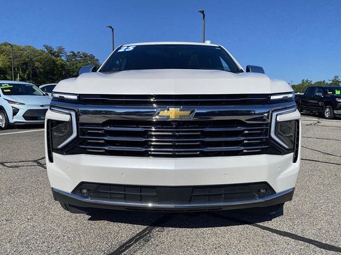 Used 2025 Chevrolet Tahoe Premier AWD/4WD image 2