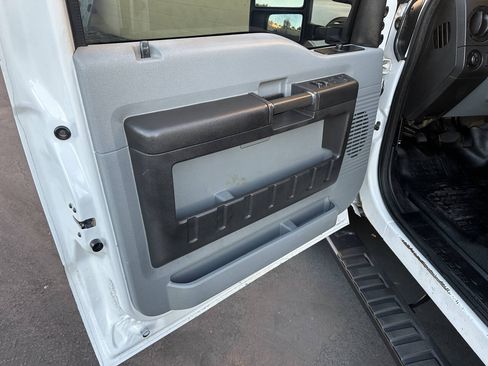 Used 2014 Ford F250 XL w/ Power Equipment Group AWD/4WD image 17