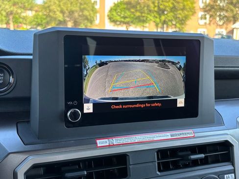 Certified 2025 Toyota Tacoma SR5 AWD/4WD image 18