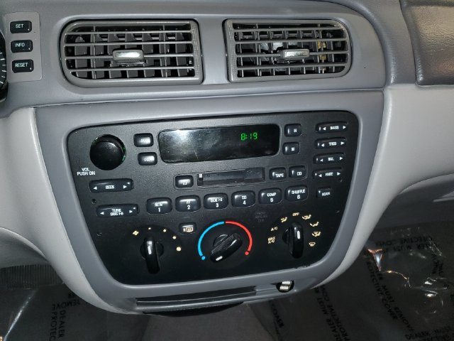 Used 2005 Ford Taurus SE FWD image 21