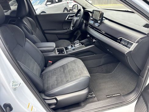 Used 2024 Mitsubishi Outlander SE Black Edition FWD image 38