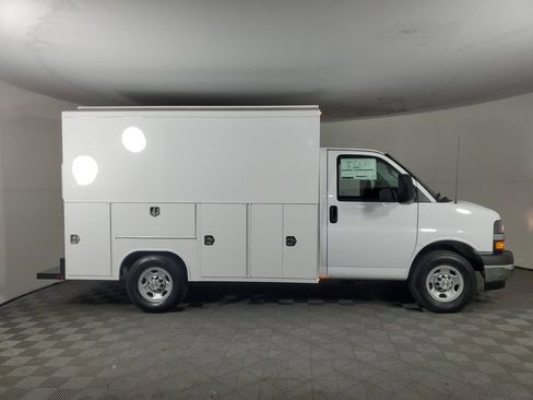 New 2026 Chevrolet Express 3500 w/ Power Convenience Package RWD image 2