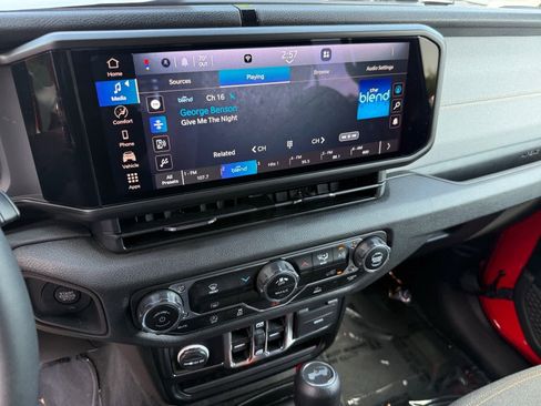 Used 2024 Jeep Wrangler Unlimited Sport AWD/4WD image 18