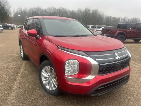 New 2026 Mitsubishi Outlander ES image 3