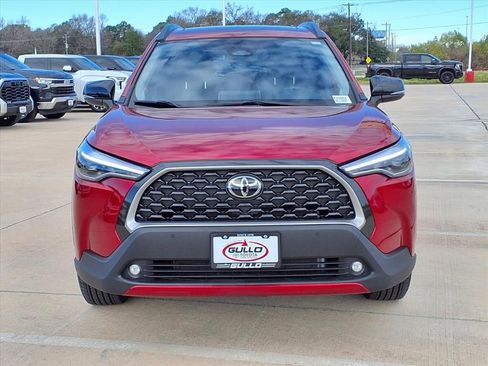 Certified 2025 Toyota Corolla Cross XLE image 4