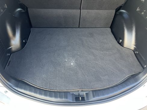 Used 2018 Toyota RAV4 LE FWD image 27