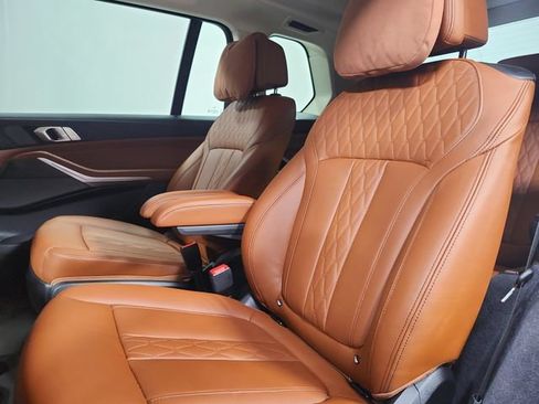 Used 2024 BMW X7 xDrive40i w/ Executive Package AWD/4WD image 11