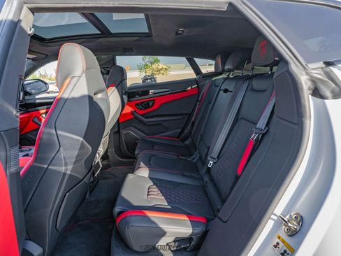 Used 2025 Lamborghini Urus SE AWD/4WD image 41