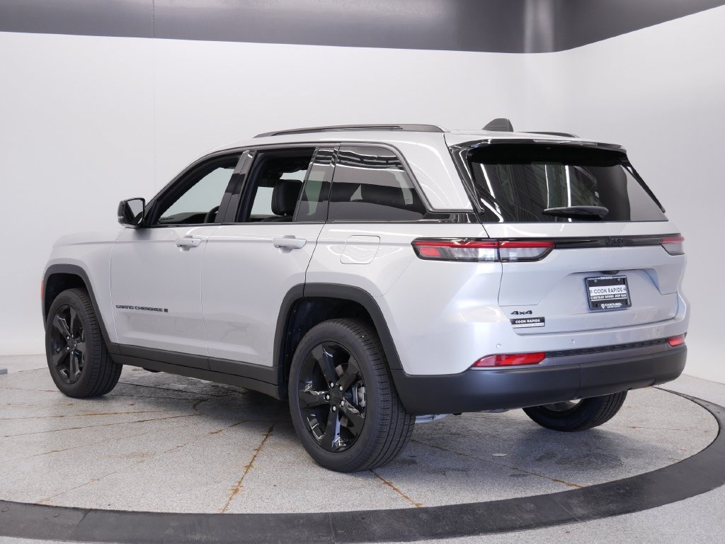 New 2026 Jeep Grand Cherokee Limited w/ Limited Altitude Package AWD/4WD image 3