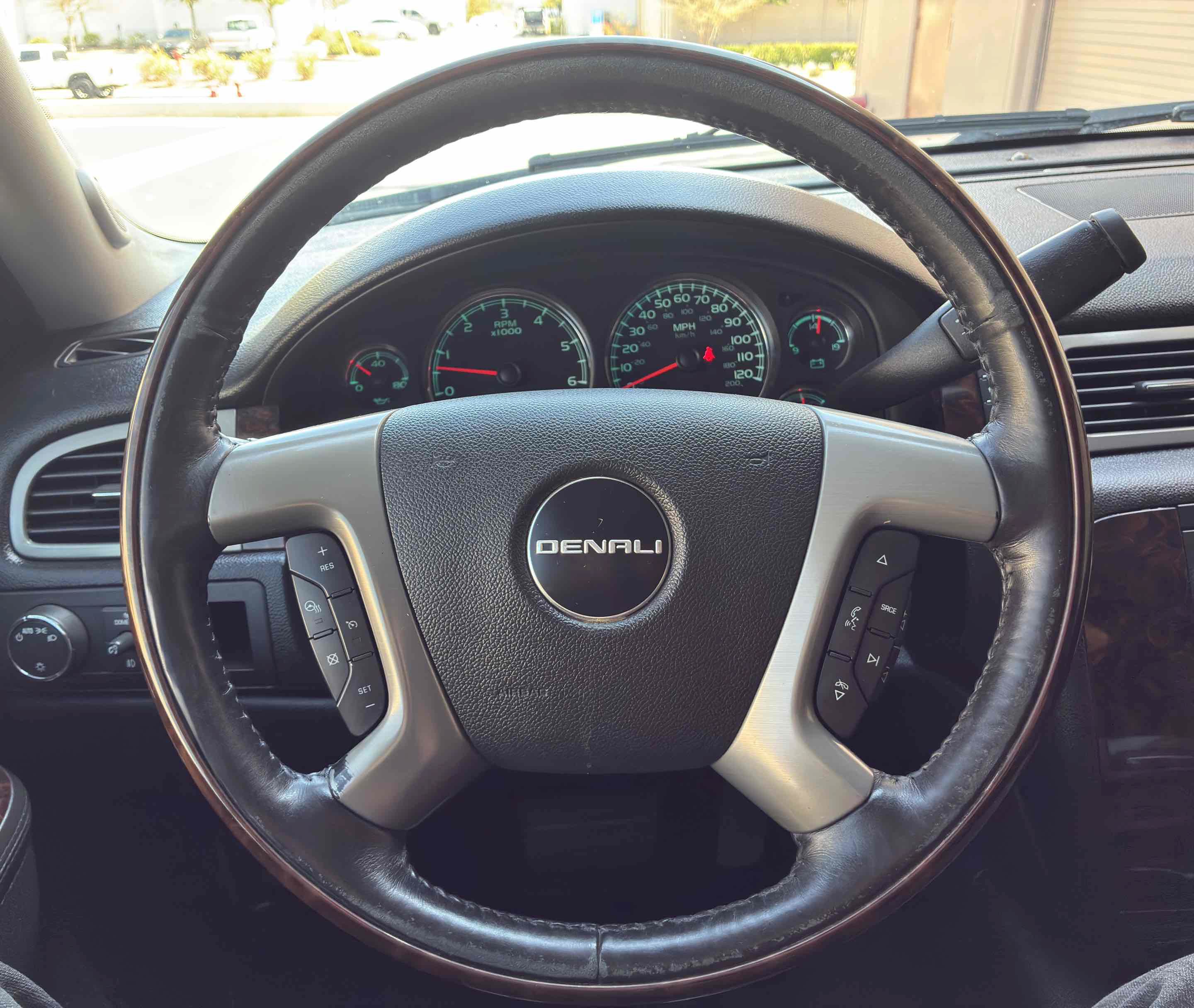 Used 2012 GMC Yukon Denali AWD/4WD image 20