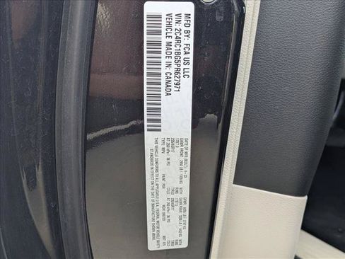 Used 2023 Chrysler Pacifica Touring-L FWD image 24