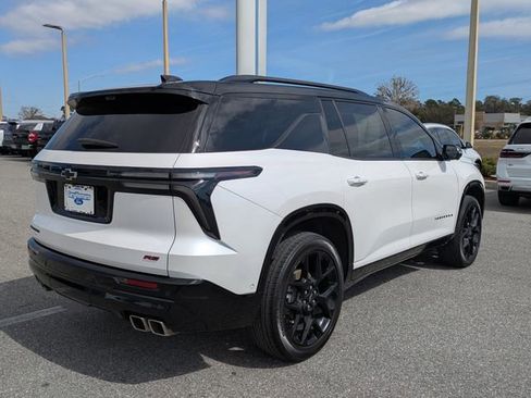 Used 2024 Chevrolet Traverse RS image 4