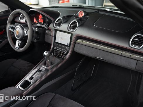 Used 2021 Porsche 718 Boxster Spyder RWD image 35