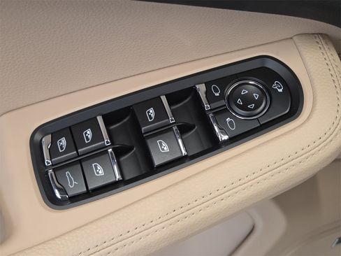 Used 2026 Porsche Macan image 15