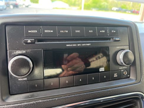Used 2013 Dodge Grand Caravan SE FWD image 19