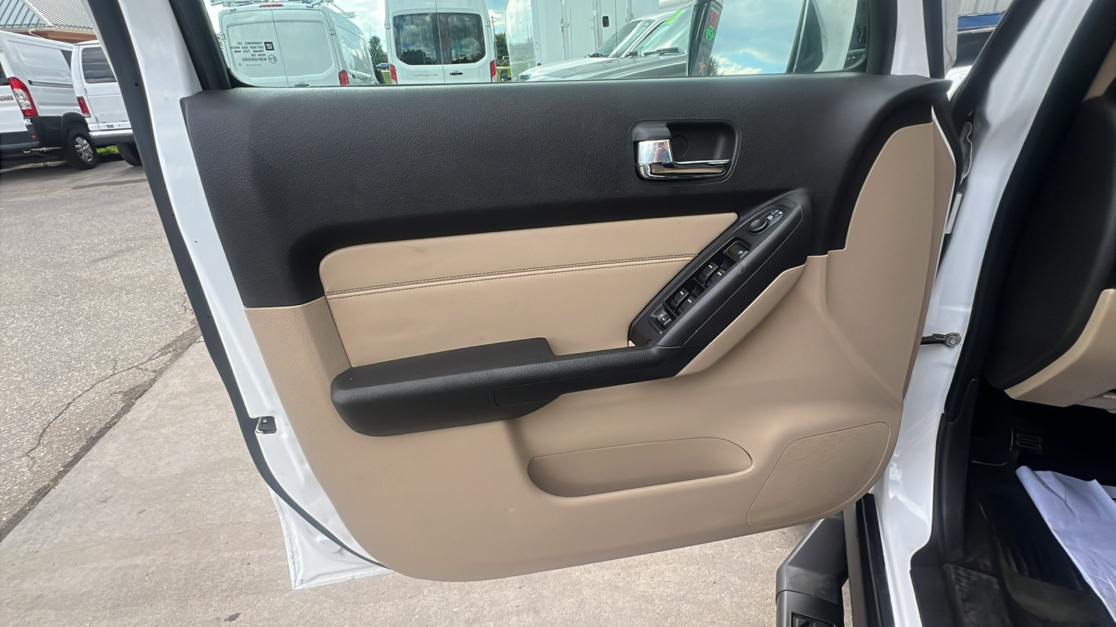 Used 2010 HUMMER H3T Luxury w/ Appearance Package AWD/4WD image 10