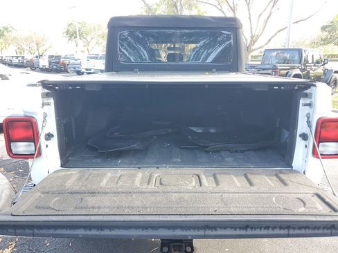 Used 2023 Jeep Gladiator Rubicon w/ Cold Weather Group image 26