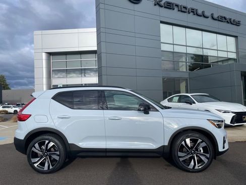 Used 2026 Volvo XC40 B5 Ultra w/ Climate Package image 3