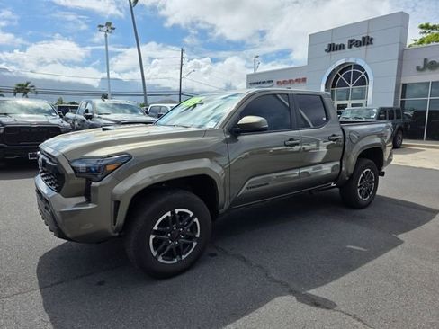 Used 2025 Toyota Tacoma 2WD Double Cab image 3
