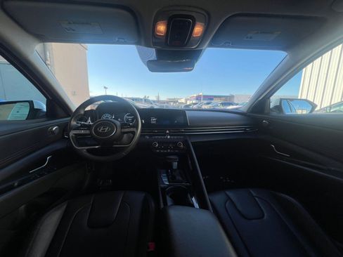 Used 2025 Hyundai Elantra Limited image 33