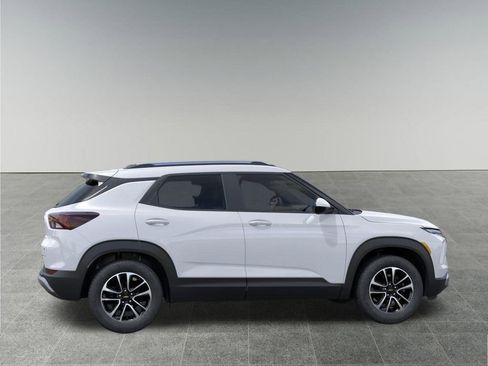 New 2026 Chevrolet TrailBlazer LT w/ LT Cold Weather Package FWD image 5
