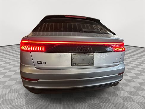 Used 2022 Audi Q8 Premium image 3